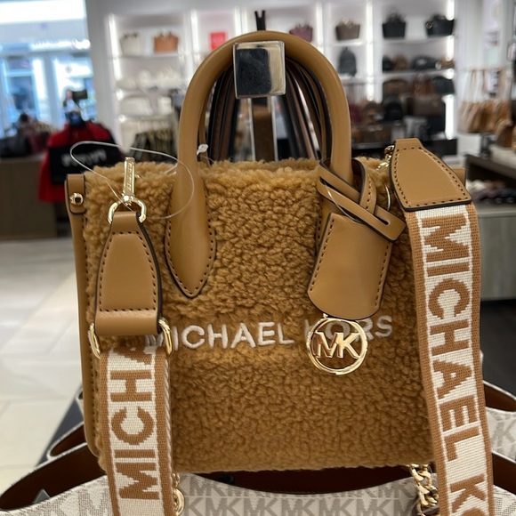 Michael Kors Mirella Extra-Small Sherpa XS SHOPPER XBODY
SHEARLING Crossbody TZ - Picture 3 of 16